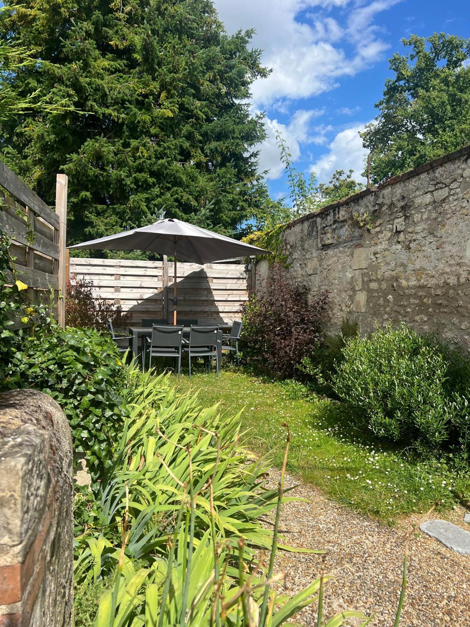 L'Atypique, Charmante Maison Avec Jardin Clos Amboise Buitenkant foto